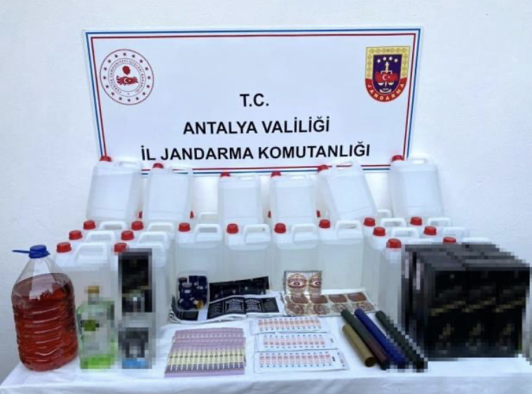 Antalya'da jandarmadan sahte içki operasyonu