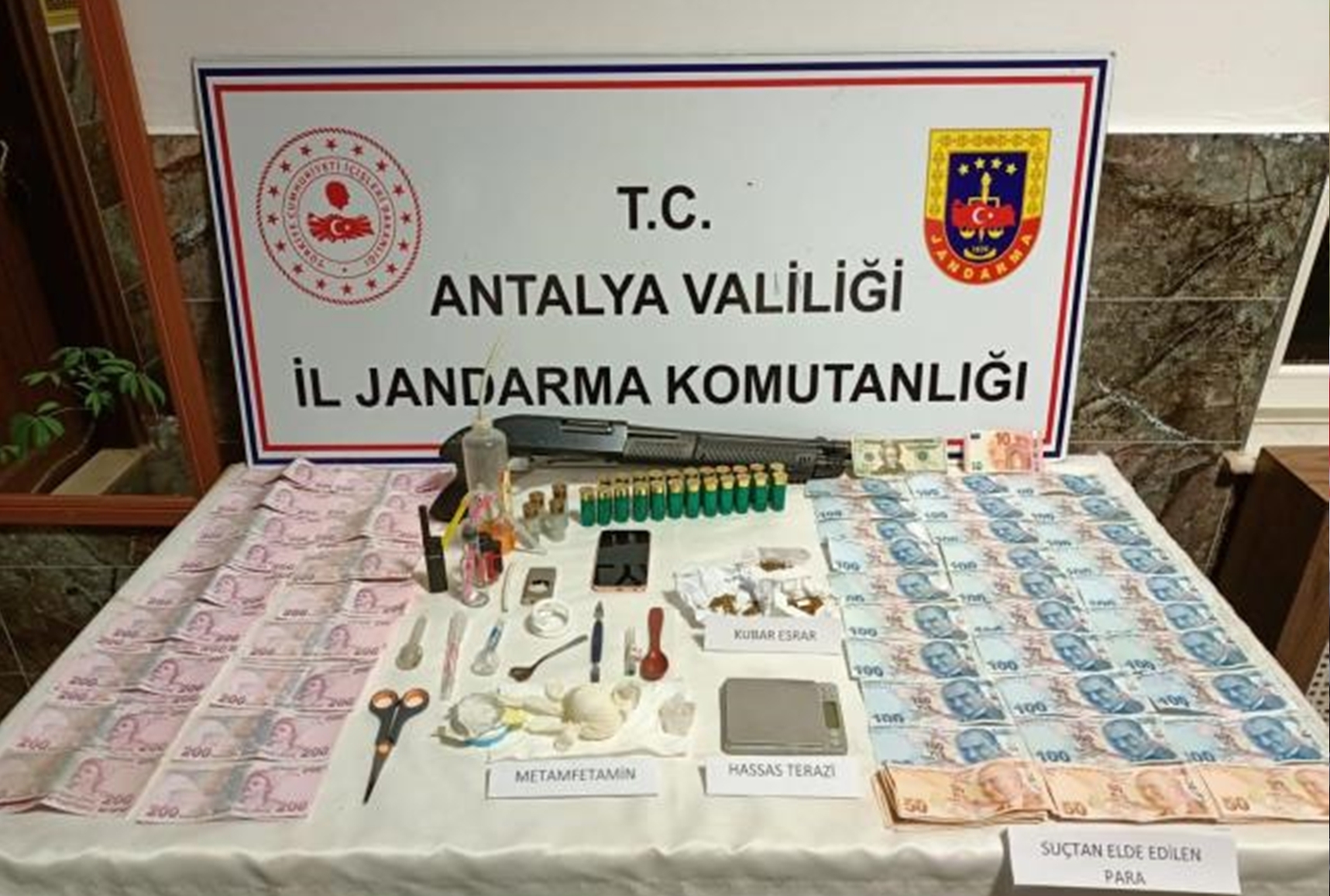 Antalya'da uyuşturucu operasyonu 