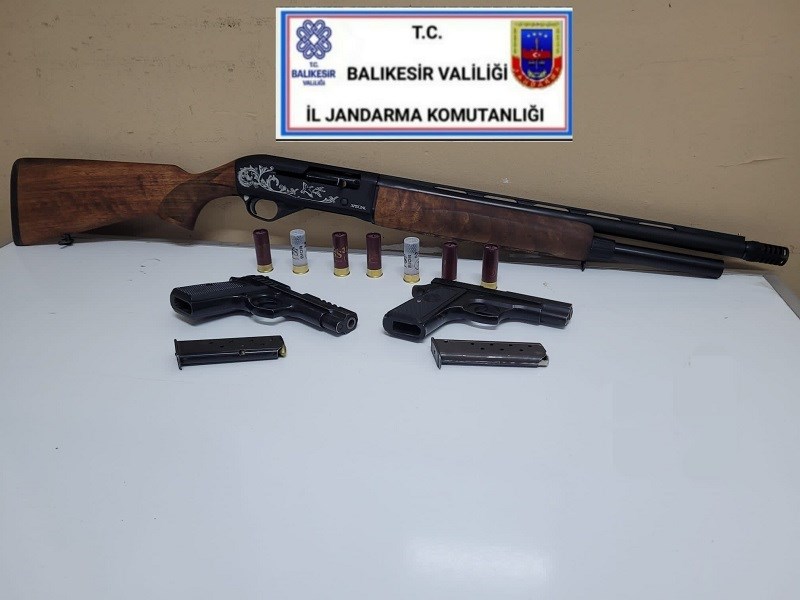 Balıkesir'de çeşitli suçlardan aranan 14 şahıs gözaltına alındı
