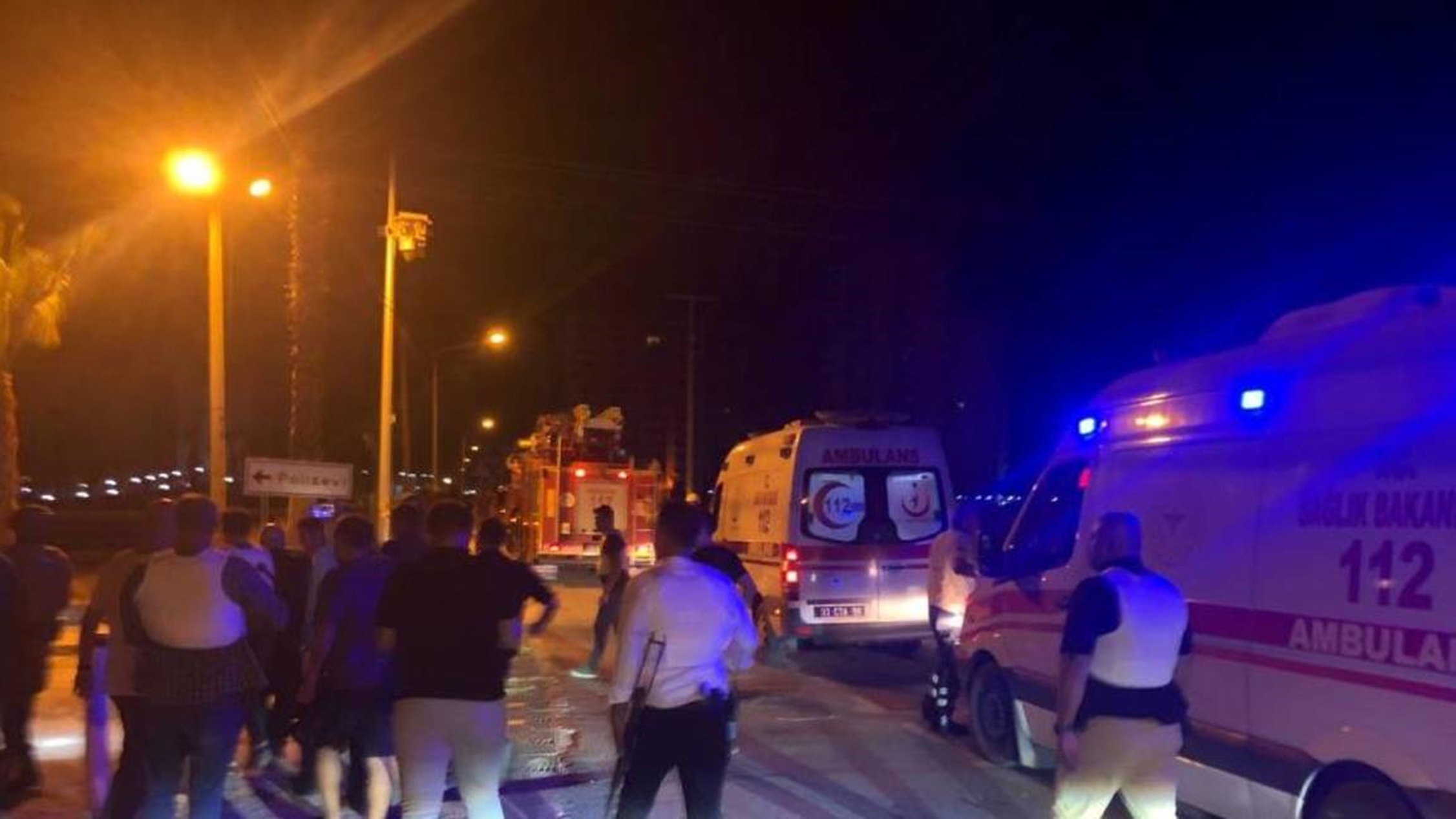 Mersin'de polisevine silahlı saldırı: 2 polis memuru yaralandı 