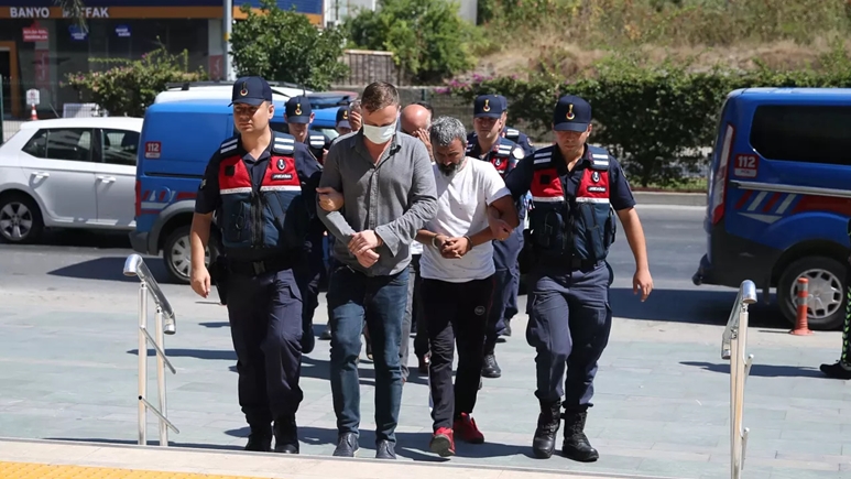 Antalya'da kendilerini MİT'çi olarak tanıtan 5 kişi yakalandı