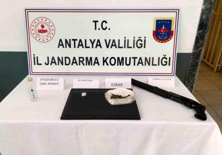 Antalya'da şüphe üzerine durdurulan araçtan uyuşturucu çıktı