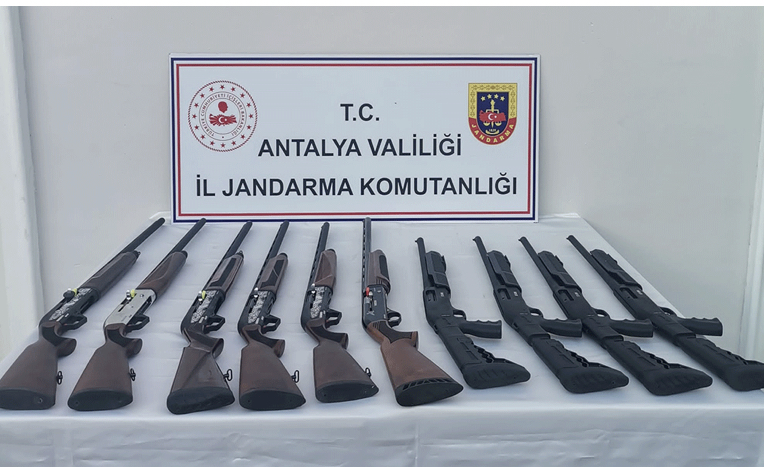 Antalya'da jandarma 10 adet av tüfeği ele geçirdi