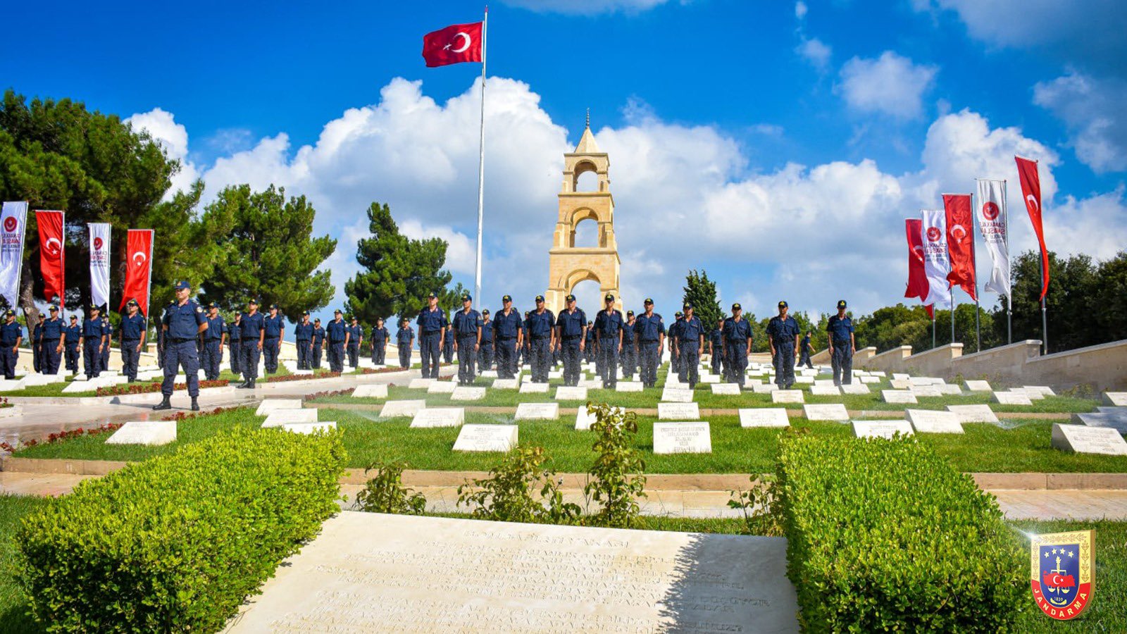 Jandarma yedek subay adayları, Çanakkale'de tarihi şehitlikleri ziyaret etti