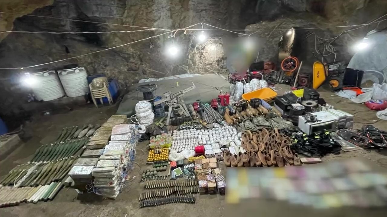 Pençe-Kilit bölgesinde çok sayıda silah ve mühimmat ele geçirdi