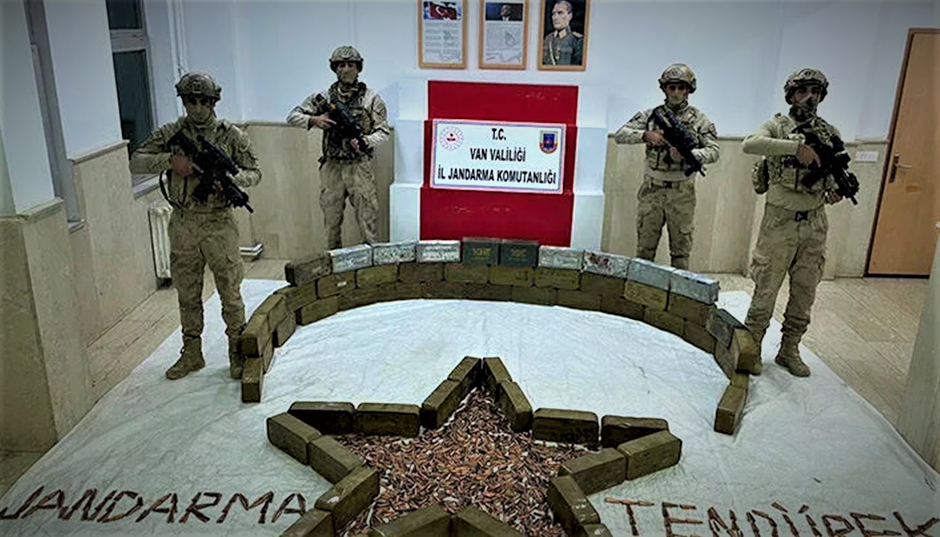Van'da terör operasyonunda sığınak ve barınaklardan PKK cephanesi çıktı