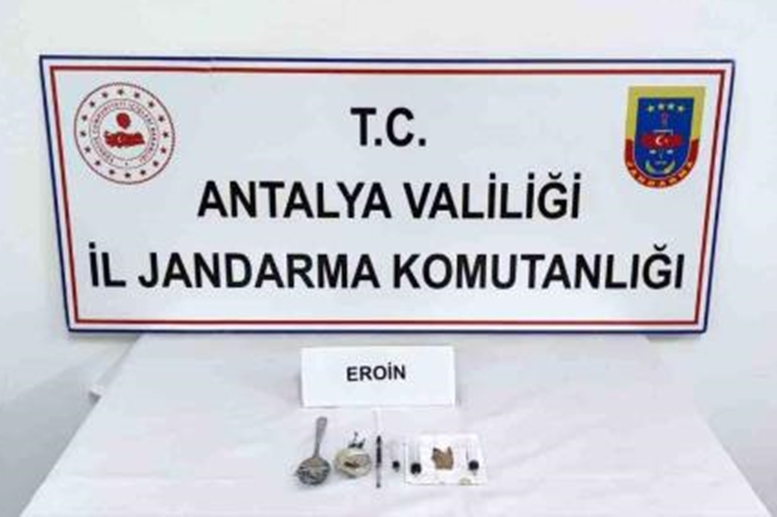 Antalya'da uyuşturucudan aranan şahıs yakalandı