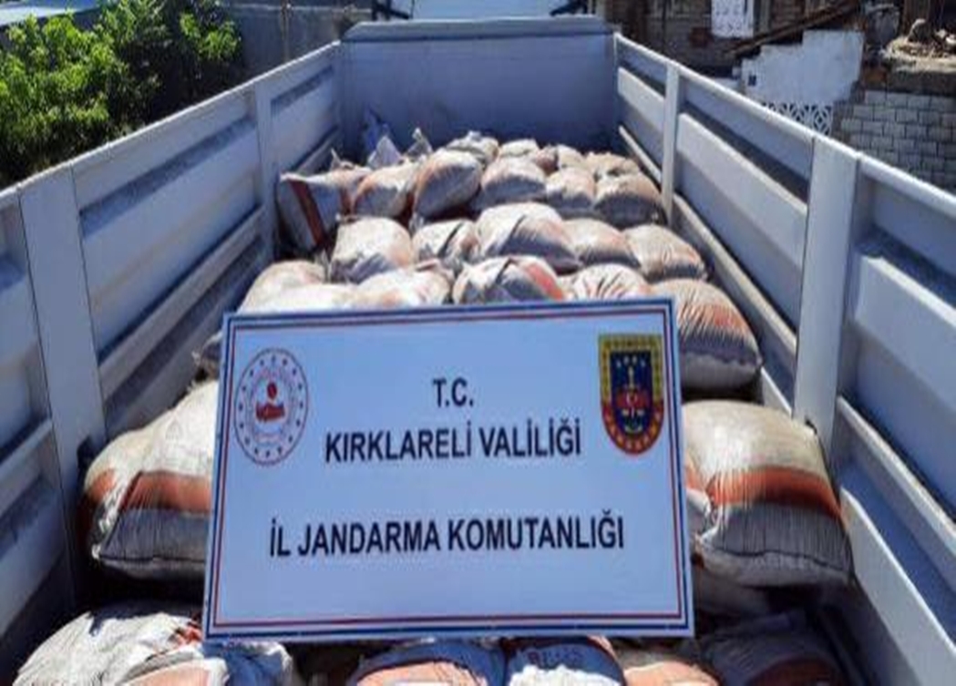 Jandarma ekipleri 26,5 ton sahte gübre ele geçirdi