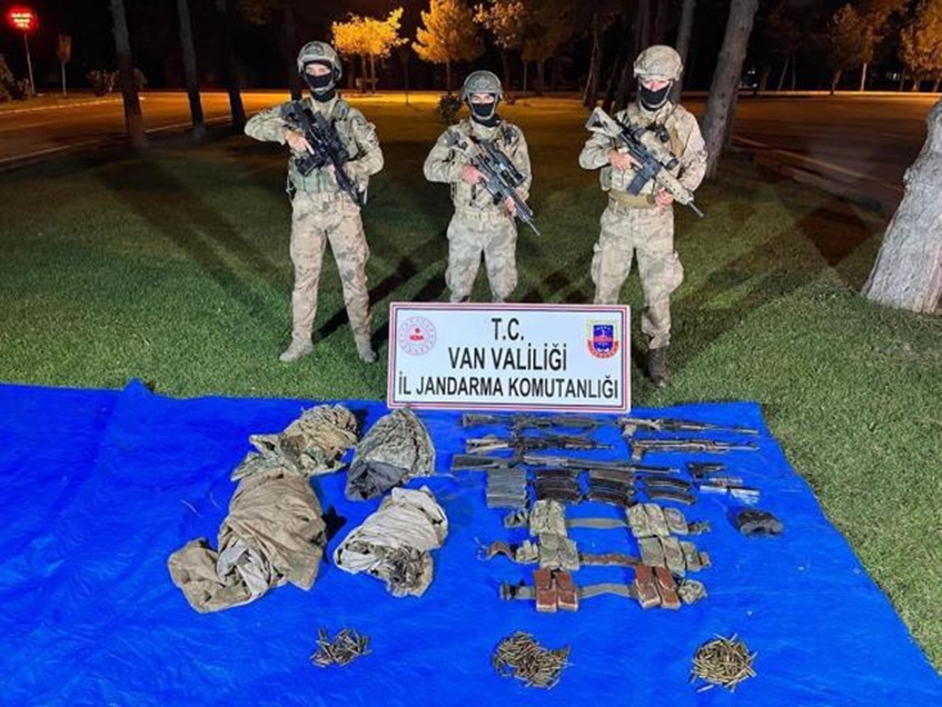 Van’da 4 teröristin etkisiz hale getirildiği alanda, silah ve mühimmat ele geçirildi 