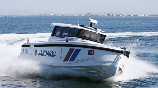 Milli imkanlarla üretilen 2 bot, İzmir'de jandarmaya teslim edildi