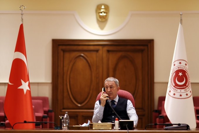 Bakan Akar, Ukraynalı bakanlar Reznikov ve Kubrakov ile telefonda görüştü