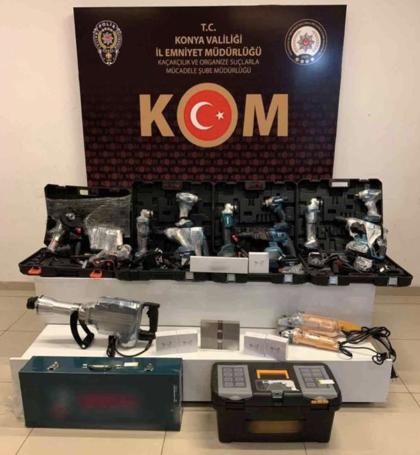 Konya polisi çok sayıda gümrük kaçağı elektronik eşya ele geçirildi