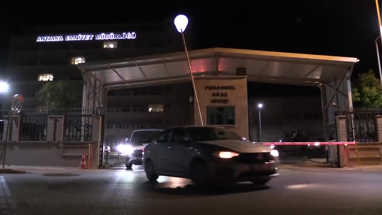 Antalya'da polisten şok uygulama
