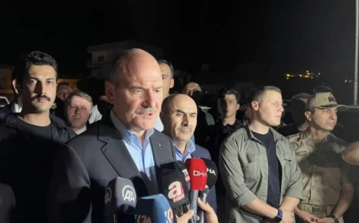 Bakan Soylu açıklamada: bir polisimiz şehit oldu, 20 vatandaşımız hayatını kaybetti 2 şöfor gözaltına alındı