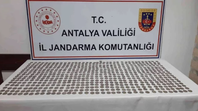 Antalya'da 613 sikke ele geçirildi