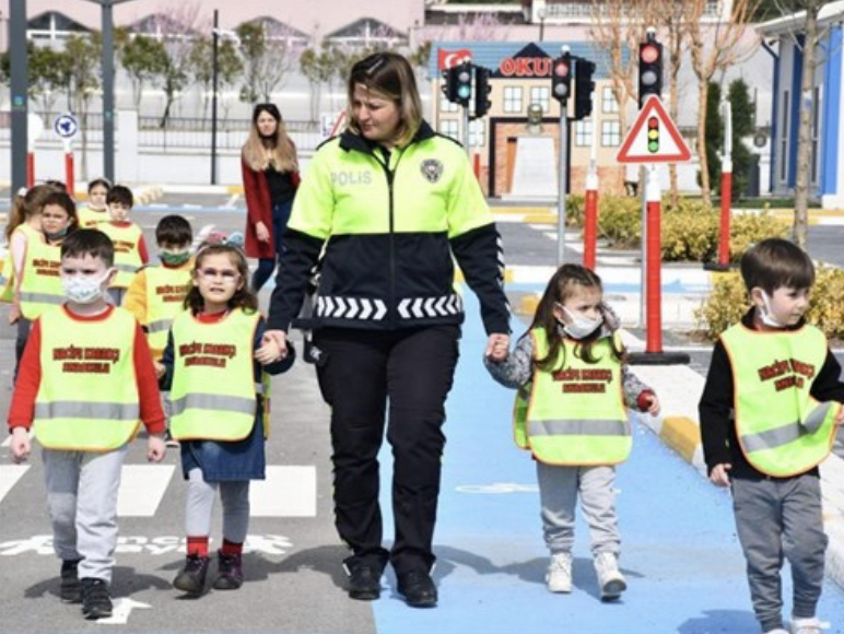 Trafik polisleri 254 bin çocuğa eğitim verildi