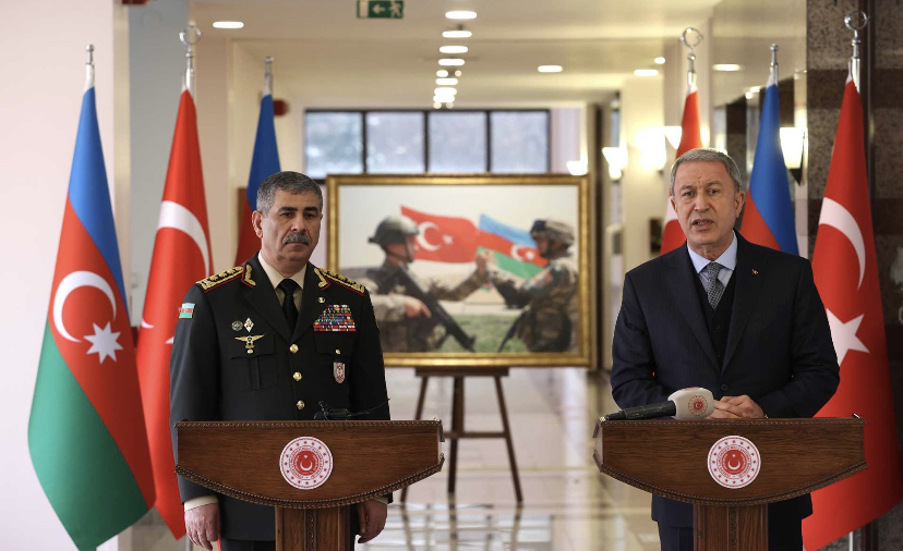 Milli Savunma Bakanı Akar, Azerbaycanlı mevkidaşı Hasanov ile telefonda görüştü