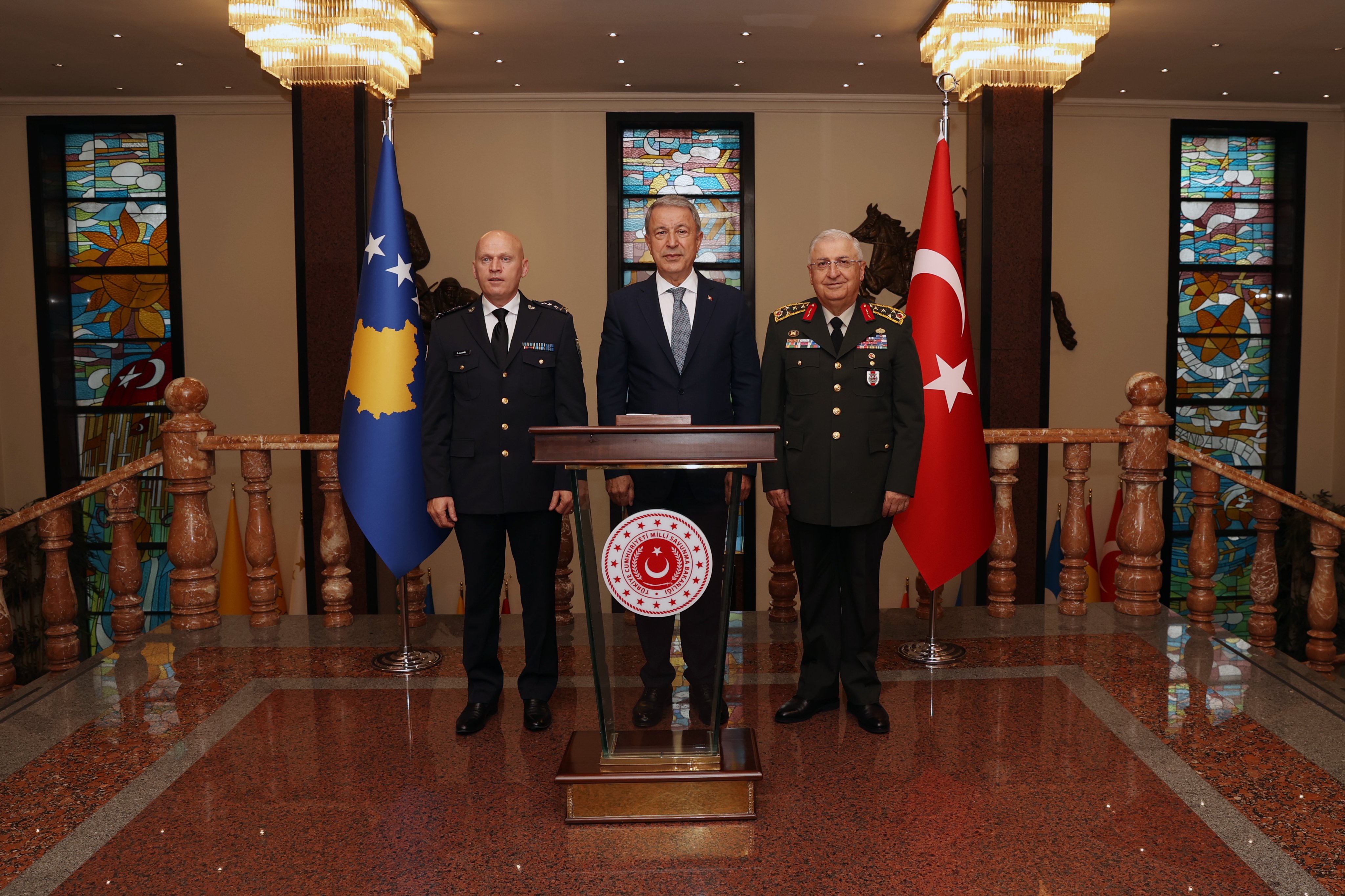 Bakan Akar, Kosova Güvenlik Kuvveti Komutanı'nı kabul etti