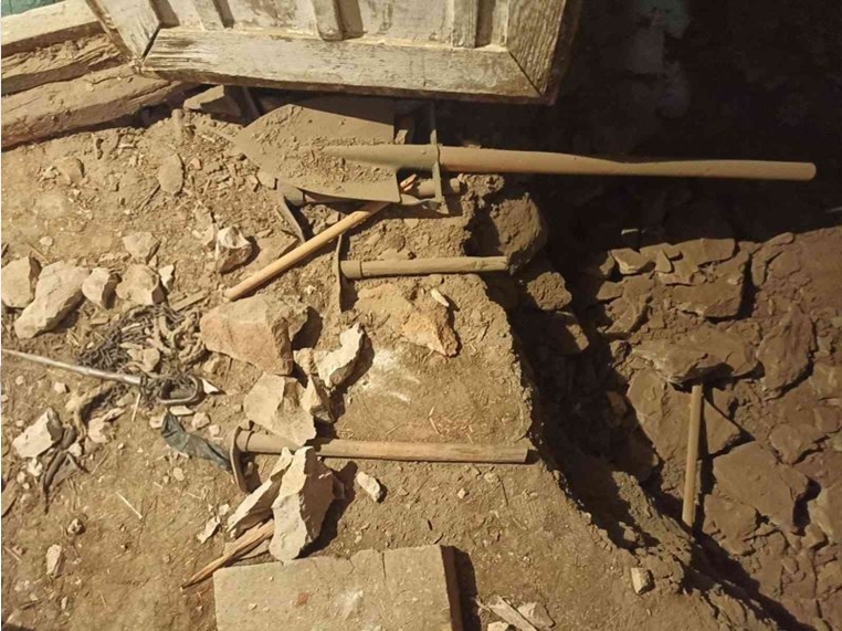 Antalya’da evde kaçak kazı yapan şüpheliler yakalandı