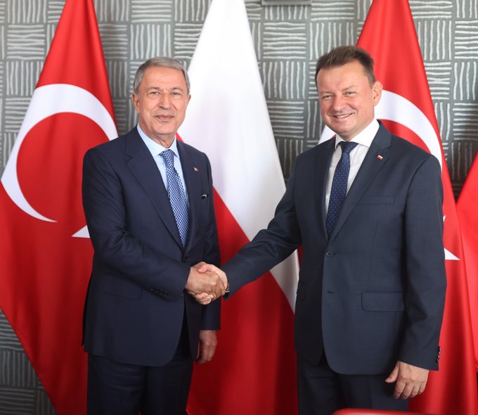 Bakan Akar, Polonyalı mevkidaşı Blaszczak ile görüştü 