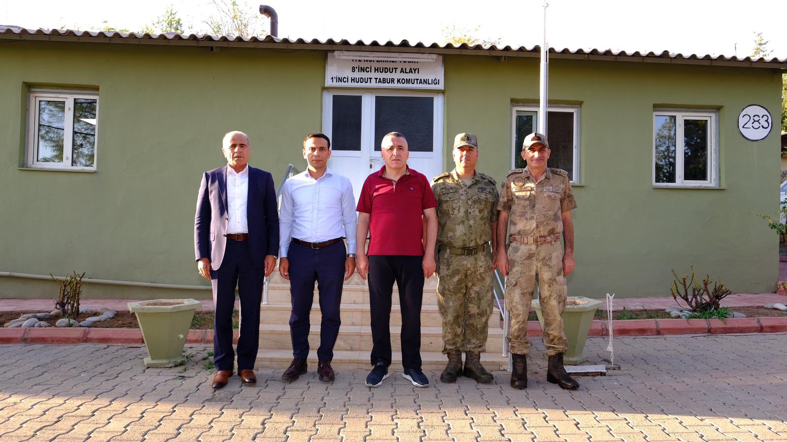 Şırnak Valisi Bilgin Mehmetçik ile bir araya geldi