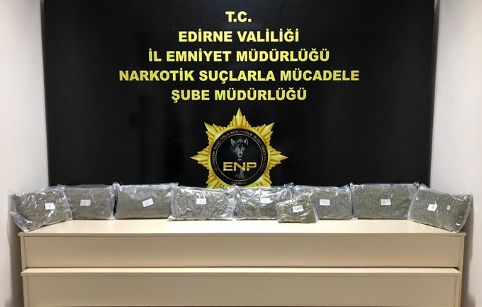 Edirne, Kapıkule'de bir kamyonette 4 kilo 640 gram esrar ele geçirildi