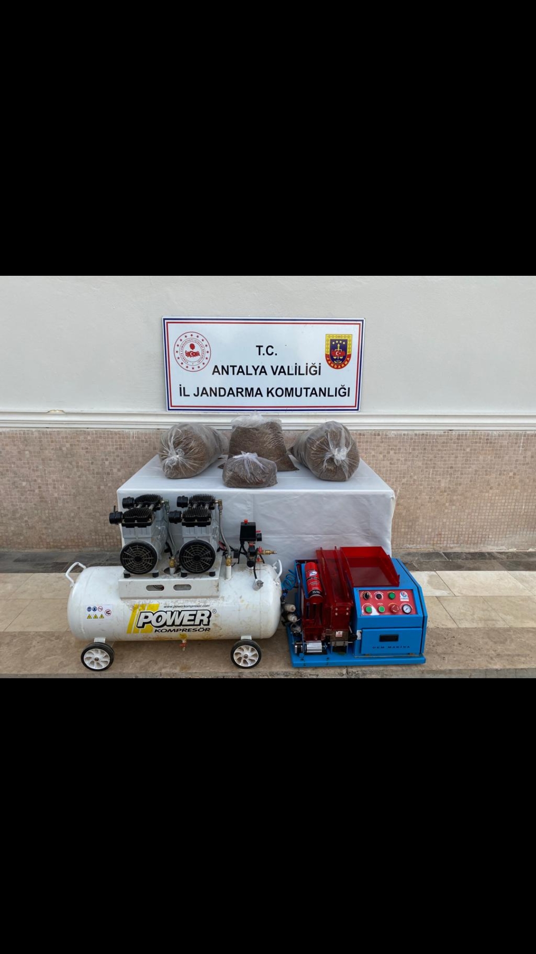 ANTALYA'DA KAÇAK SİGARA İMALATHANESİ ELE GEÇİRİLDİ