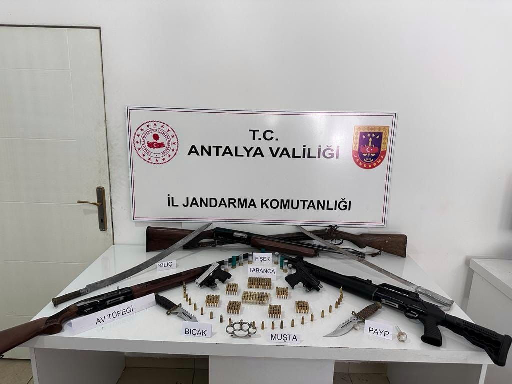 Silah Kaçakçılığı, Uyuşturucu madde Kullanmak ve Bulundurmak